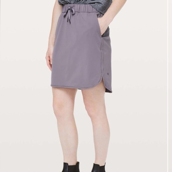 lululemon athletica Dresses & Skirts - Lululemon On The Fly Skirt *21" Magnum size 4 nwot